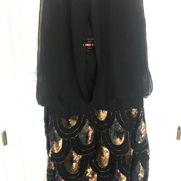 Iridescent sequin dress with open back detail - Picture 3 of 7